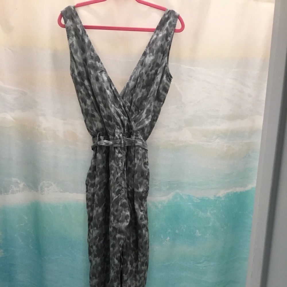 Gorgeous and fun pantsuit by Cloth & Stone. Grey cheetah print